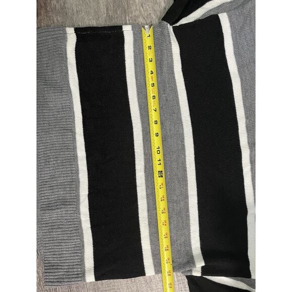 H&M Women’s Small Gray Black White Striped Knit Pullover Sweater Classic - Picture 6 of 7
